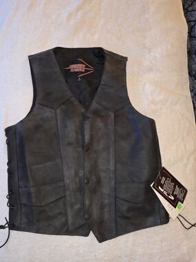 NWT Men/Woman Black Leather Vest Sz S